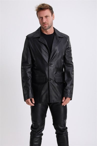 Manteau en cuir noir avec double rangée de boutons