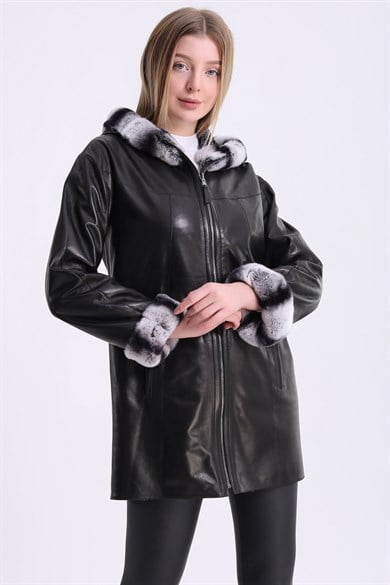 Veste en cuir noire à capuche réversible garnie de fourrure de rex