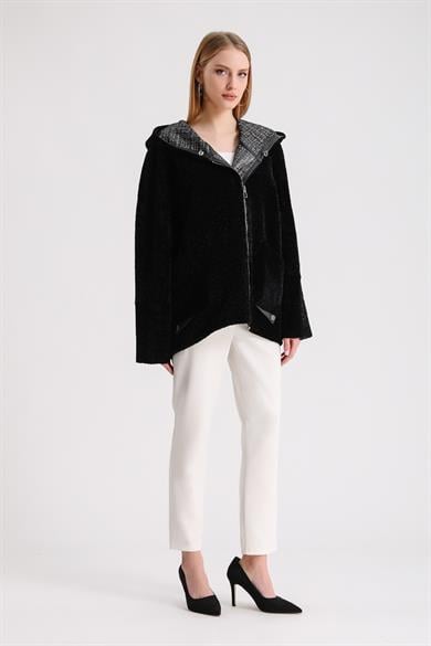 Manteau en astrakan noir avec garnitures en cuir