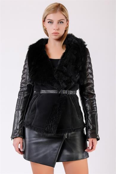 Manteau en fourrure noir avec garniture cuir
