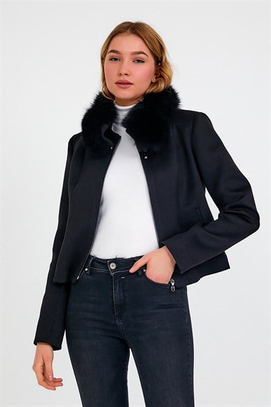 Veste en cachemire noir avec garniture de renard