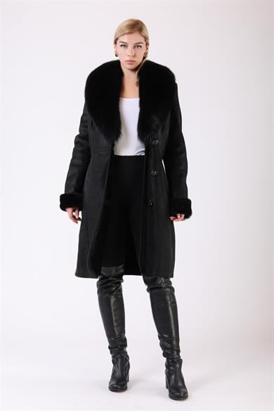 Manteau en fourrure noir avec détail fourrure de renard
