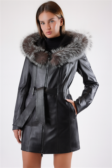 Veste en cuir noir avec garniture fourrure de renard