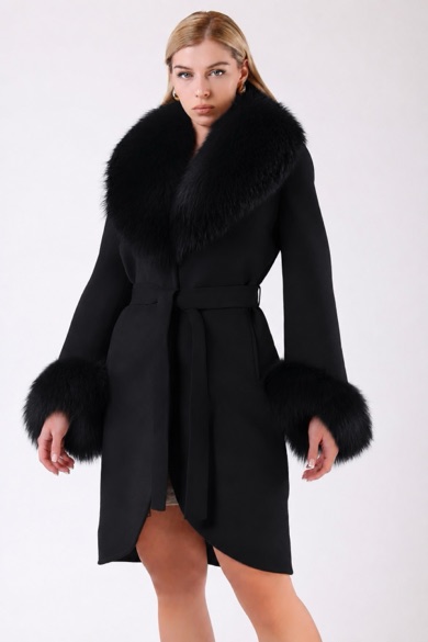Manteau en cachemire noir avec garniture en fourrure de renard