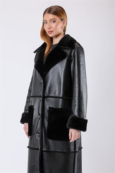 Manteau en fourrure noir avec garniture en cuir authentique