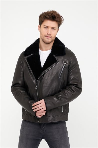 Manteau en fourrure d'agneau noir Jumbo