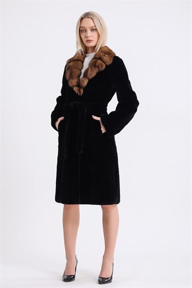 Manteau en rex avec garniture en fourrure de zibeline noir et brun