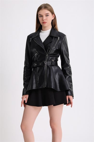 Manteau en cuir noir avec détail ceinture