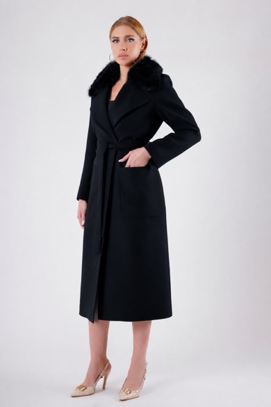 Manteau en cachemire noir avec finiture en fourrure