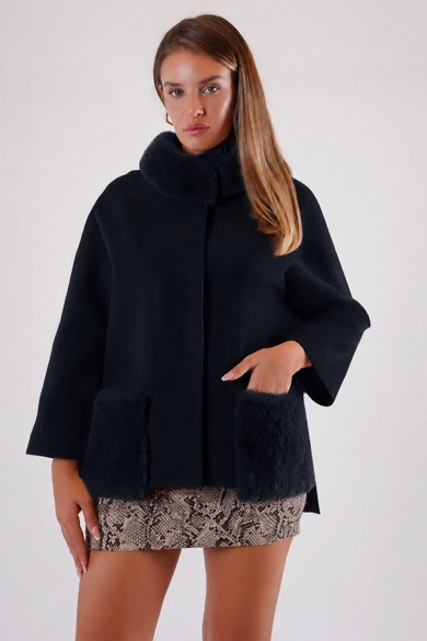Manteau en cachemire noir avec garniture fourrure