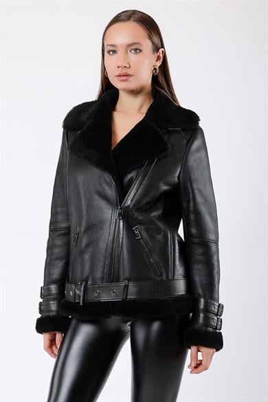 Manteau en cuir noir doublé de fourrure