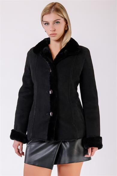 Manteau en fourrure d'agneau noir