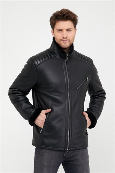 Manteau en fourrure d'agneau noir