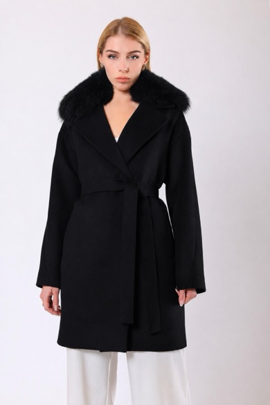 Manteau en cachemire Miranda noir avec finitions en fourrure
