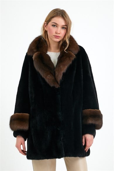 Manteau en fourrure de vison noir avec garniture de zibeline naturelle