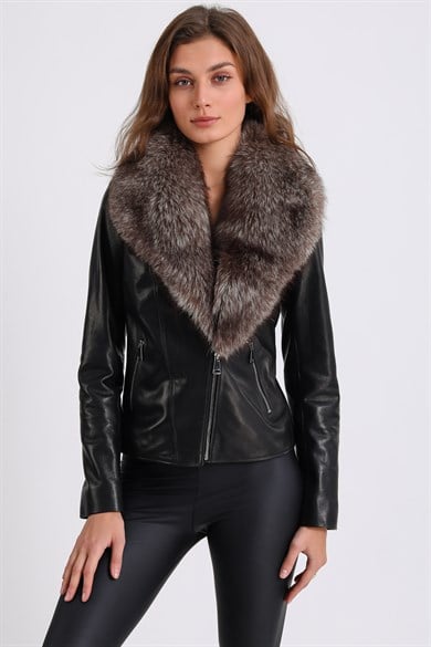 Veste en cuir noire avec garniture en fourrure de renard naturelle