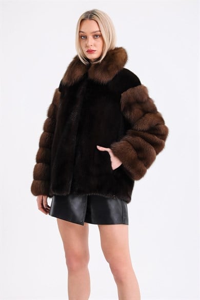 Manteau en vison noir avec détails zibeline