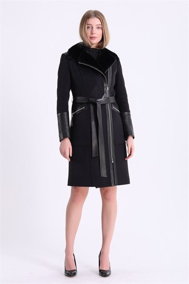 Manteau en cachemire noir avec garniture en cuir et fourrure de vison