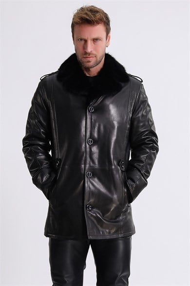 Manteau en cuir noir avec garniture en vison et doublure en fourrure