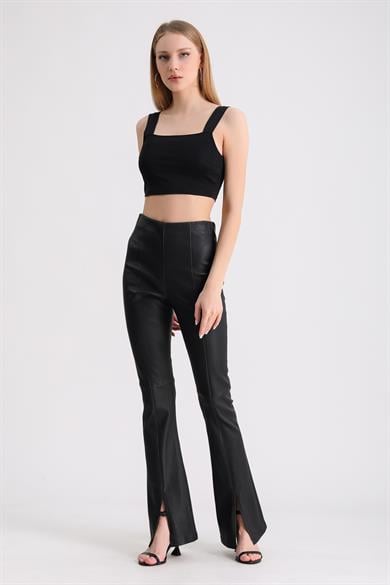 Pantalon en cuir noir déchiré à la cheville
