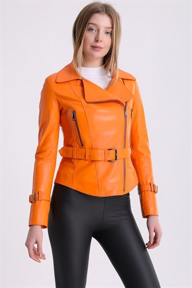 Veste en cuir orange cintrée avec ceinture