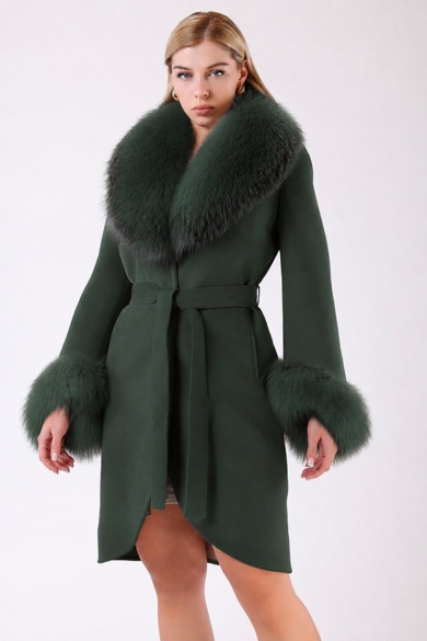 Manteau en cachemire vert avec garniture en fourrure de renard