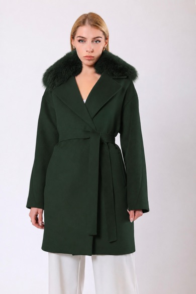 Manteau en cachemire Miranda vert avec finiture en fourrure
