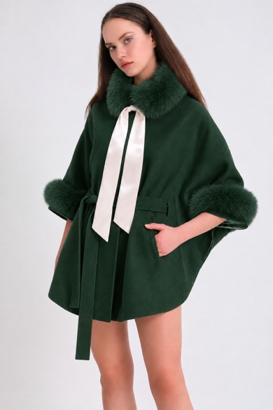 Veste en cachemire vert avec finiture en renard